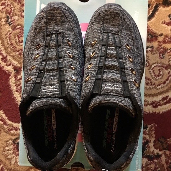 sketchers women wide width